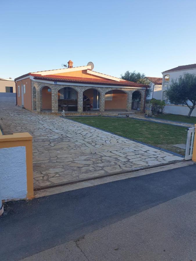Studio Apartman I Mali Apartman Vir Esterno foto