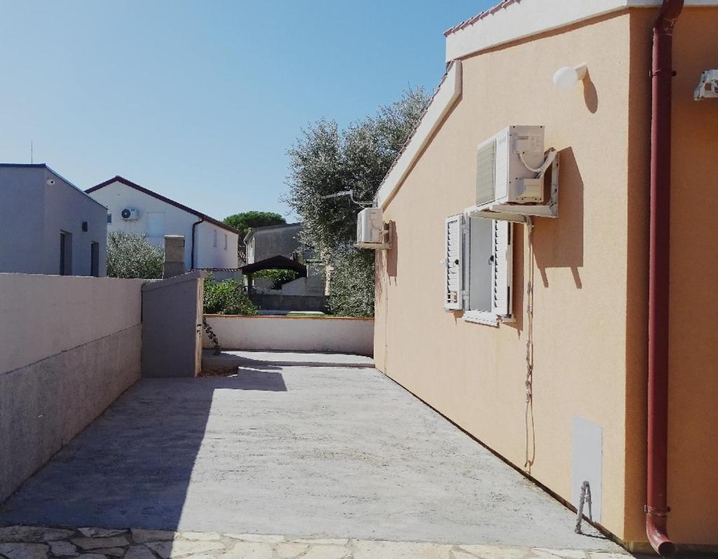 Studio Apartman I Mali Apartman Vir Esterno foto