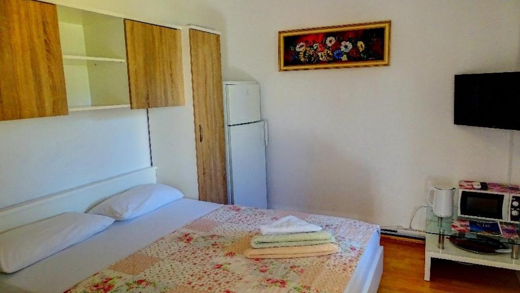 Studio Apartman I Mali Apartman Vir Esterno foto