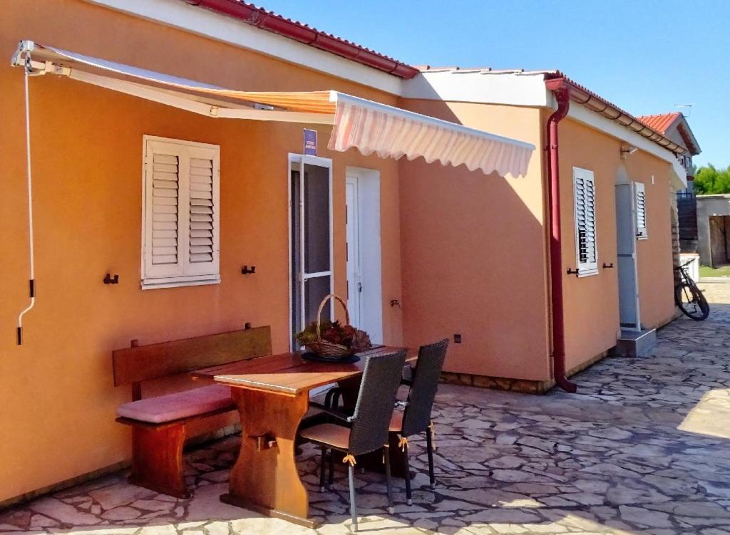 Studio Apartman I Mali Apartman Vir Esterno foto