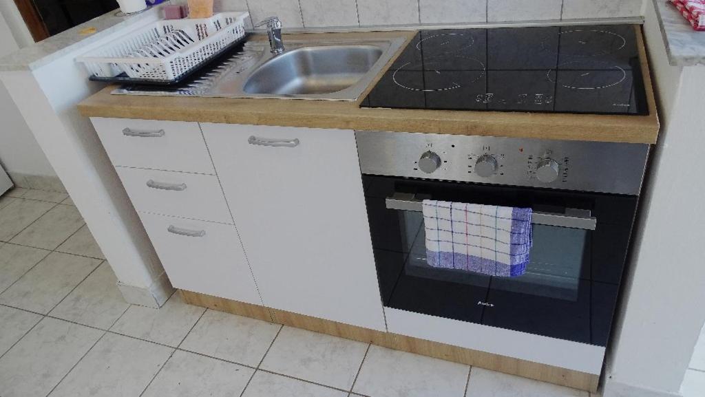 Studio Apartman I Mali Apartman Vir Esterno foto