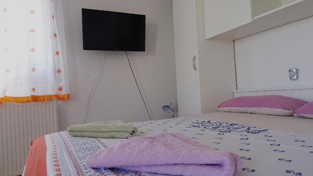 Studio Apartman I Mali Apartman Vir Esterno foto