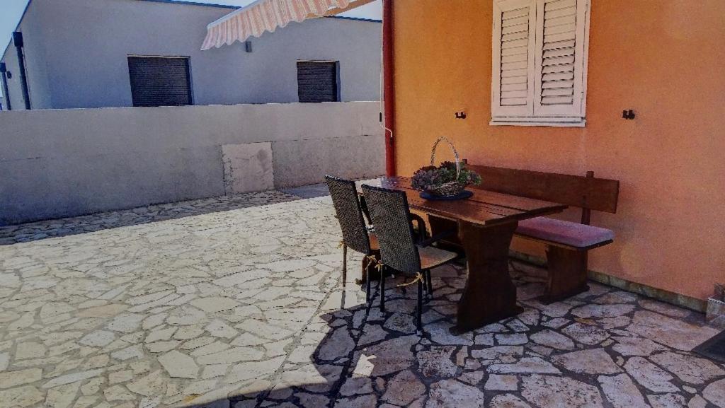 Studio Apartman I Mali Apartman Vir Esterno foto