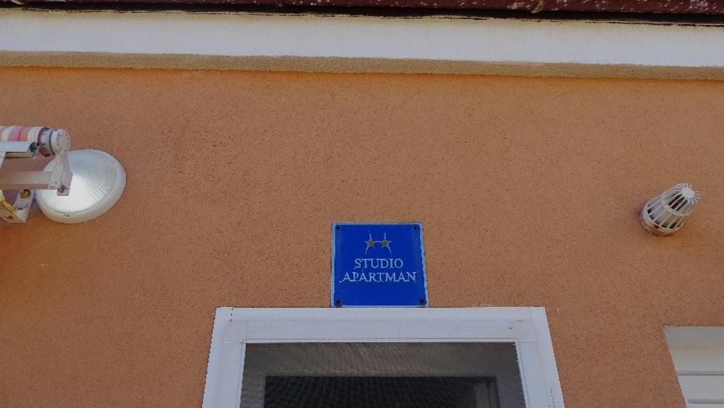 Studio Apartman I Mali Apartman Vir Esterno foto